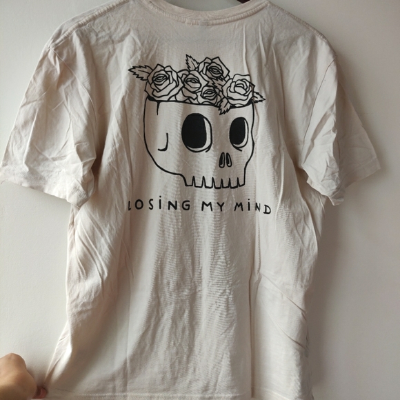 H&M Tops - Beige Unisex T-shirt with Skull Motif